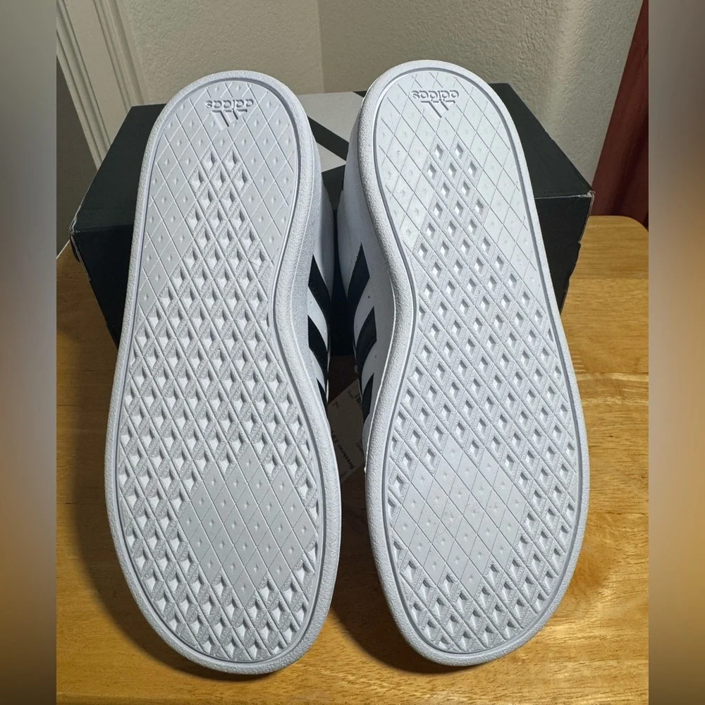 ADIDAS Breaknet 2.0 - Kids size 2.5 - NIB